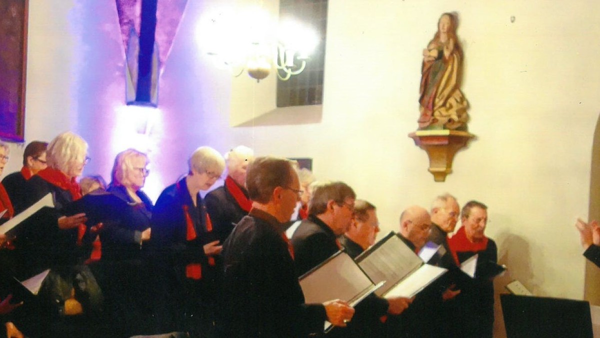 Adventsliedersingen zur Eröffnung des Adventsmarktes in der Dorfkirche Alt-Buckow