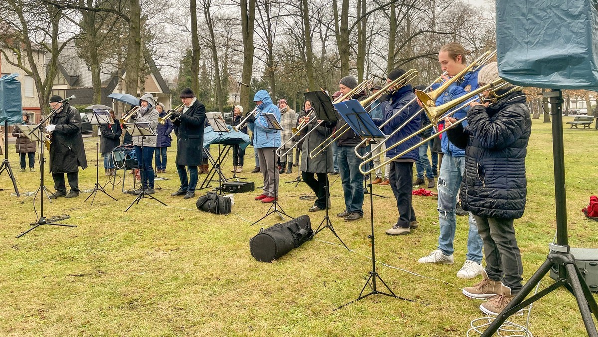 Bläsermusik auf dem Weihnachtsmarkt in der Jansenstraße
