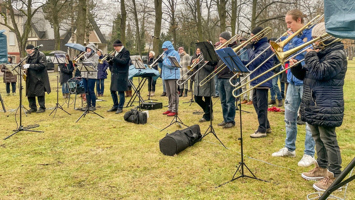 Weihnachtliche Bläsermusik auf dem Weihnachtsmarkt in "Reinickes Hof"