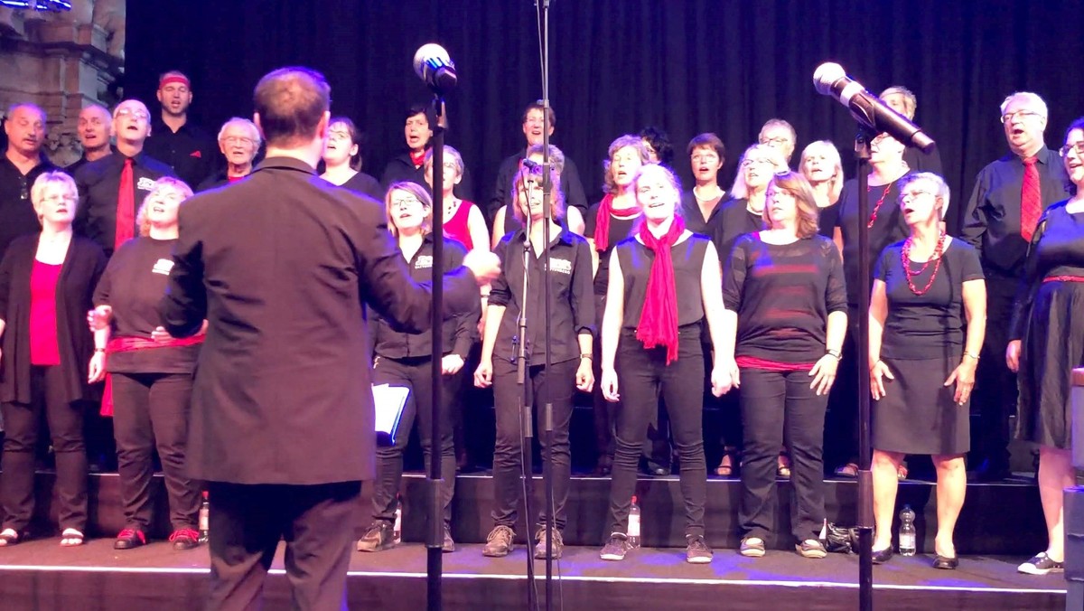 „Gospelweihnacht“ mit dem 150-Ps-Chor in Battenberg