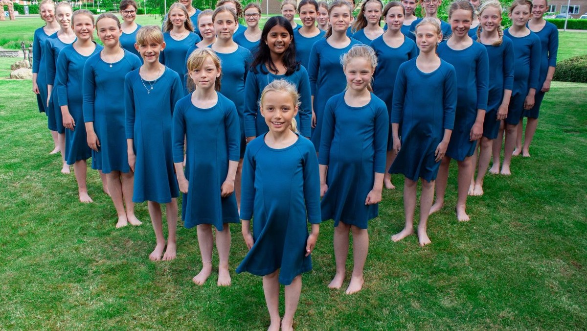 Gudstjeneste v. Sune Haubek med efterfølgende kirkefrokost, fællessang og minikoncert