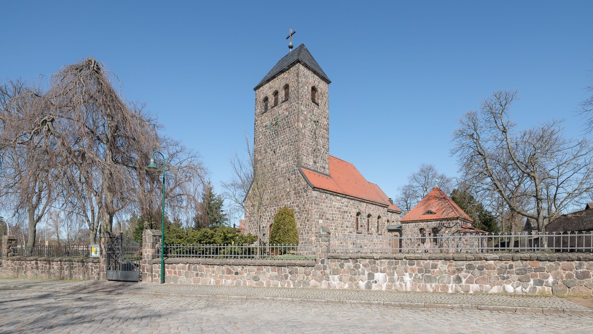 Gottesdienst mit Abendmahl in der Dorfkirche Schönefeld
