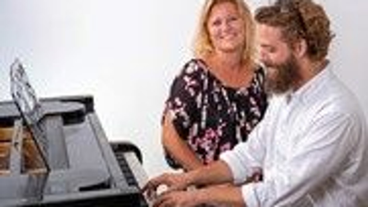 Koncert/ fællessang m Kasper Daugaard og Gitte Degn