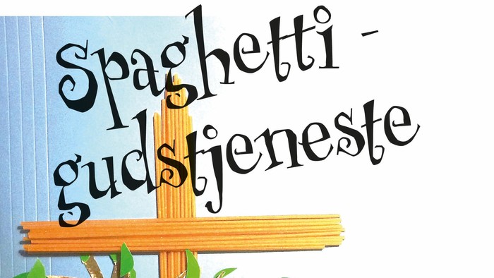 Billedet viser en gruppe børn og voksne under et stort spaghetti-ske.