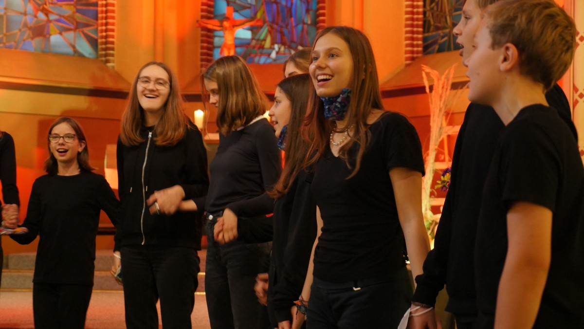 Musik-Gottesdienst für alle Generationen mit Tauferinnerung und Verabschiedung von Gemeindepädagogin Magdalena Beuchel