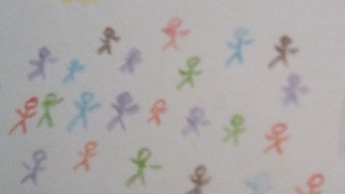 Bunte kleine Figuren unter gelber Borte