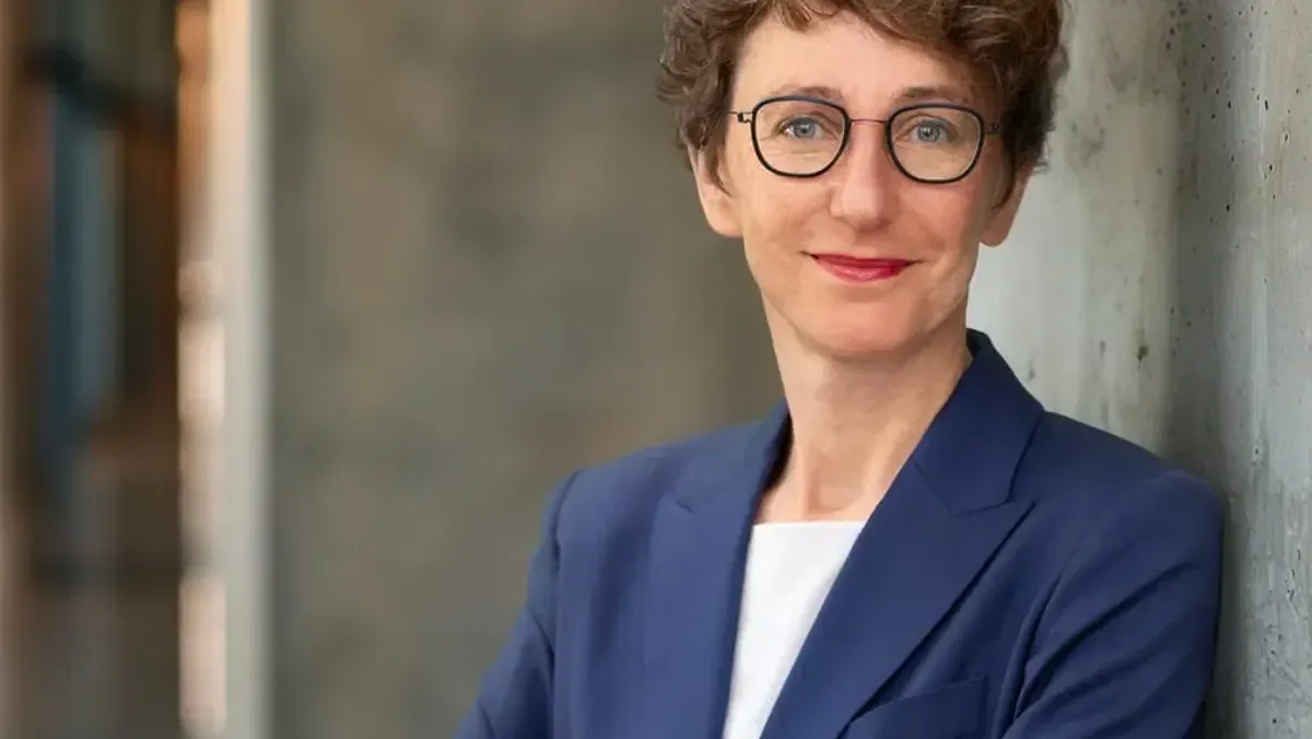 julia-helmke.webp
