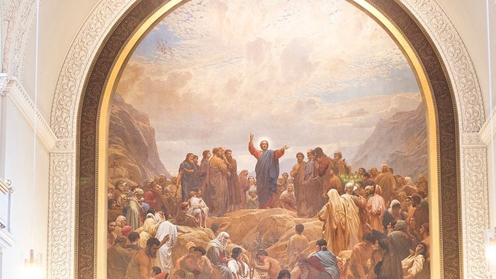 Billedet viser et stort maleri i en kirke med en religiøs scene.