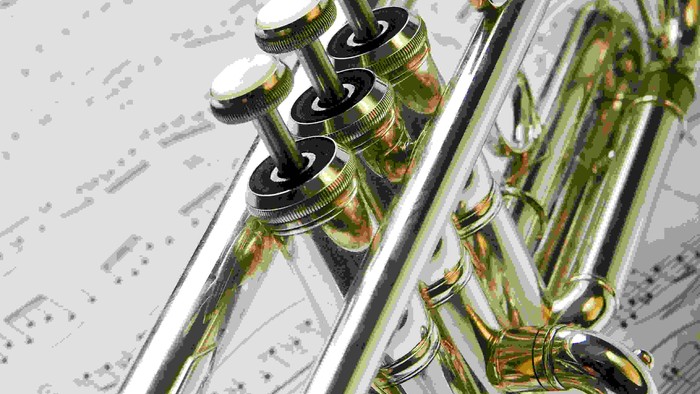 Ein golden glänzendes Musikinstrument, möglicherweise eine Trompete, mit sichtbaren Ventilen und Noten im Hintergrund