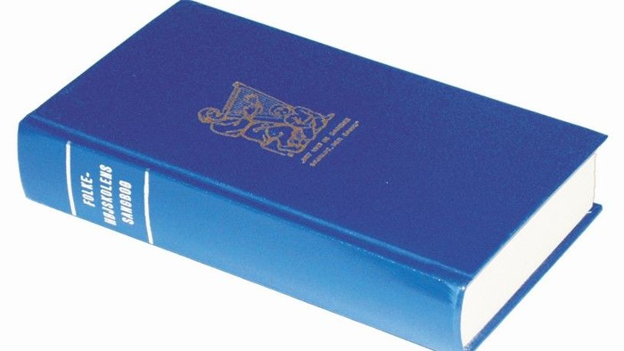 Et blå bog med guldtrykket titel på forsiden