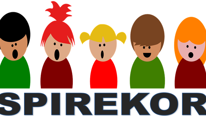 Fire børn med forskellige hårfarver synger i kor