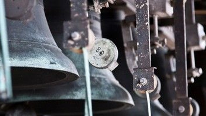 Bjærne med klokkeslagsvæsen.