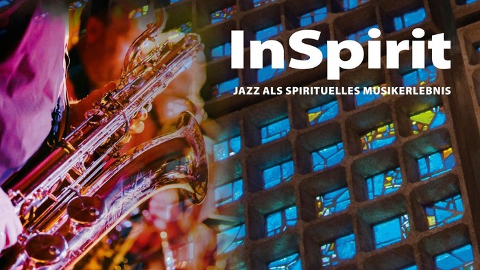 Werbung für die Reihe, pinkeingefärbtges Musikinstrument vor blauem Fenster der Gedächtniskirche