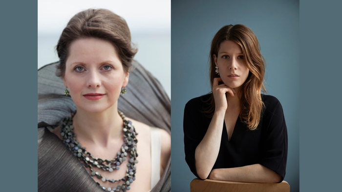 To billeder af en kvinde, en med halskæde og en med hånd på kinn