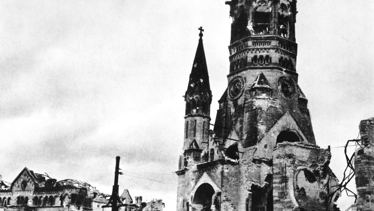 Turmruine zum Kriegsende.jpg