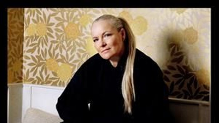 Sis Fenger optræder live i 2023