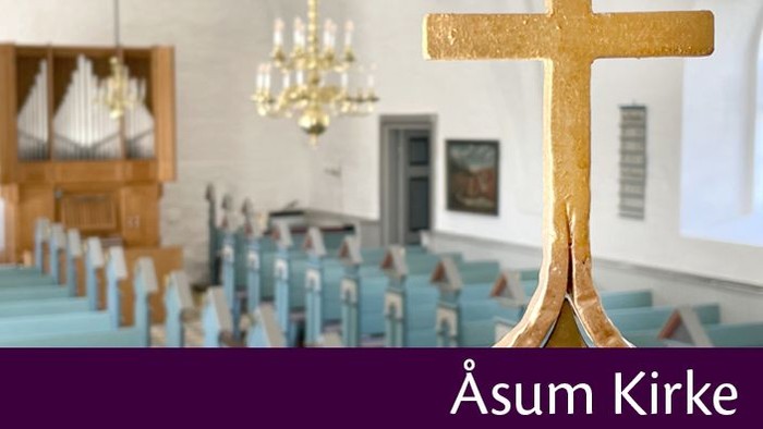 Indre del af kirke med altertavle og orgel