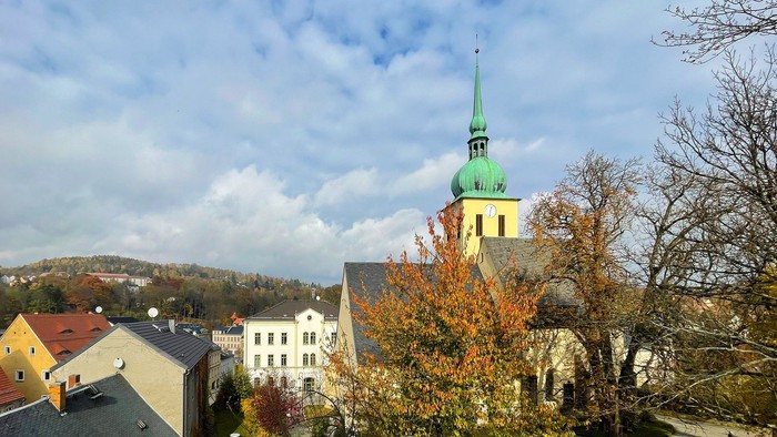 Ev.-Luth. Stadtkirche Sebnitz im Herbst
