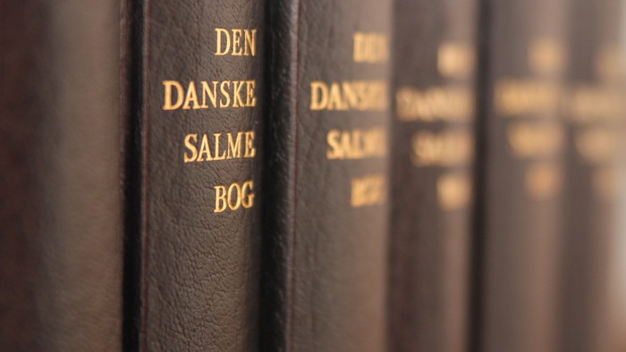 Dansk Salmebog på regaler