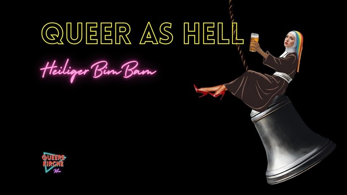 Das Bild zeigt eine Frau in Nonnentracht mit Teufelshörnern und einem Megafon