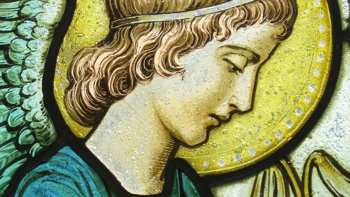 Engel mit Heiligenschein und Schriftrolle