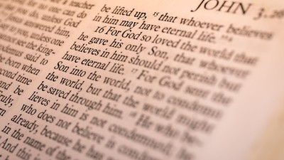 Das Bild zeigt einen Ausschnitt aus der Bibel, genauer aus dem Johannesevangelium.