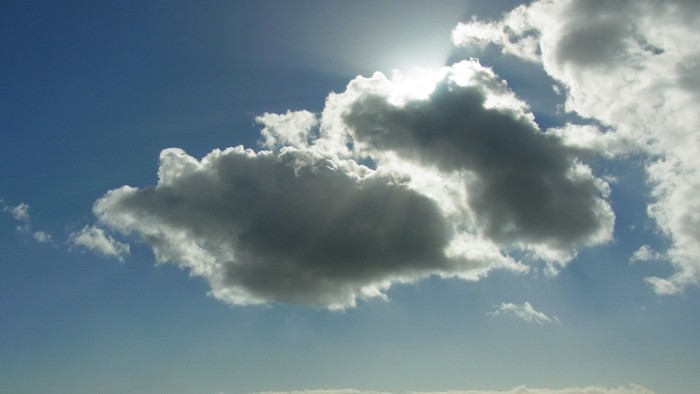 Wolken, Sonne dahinter