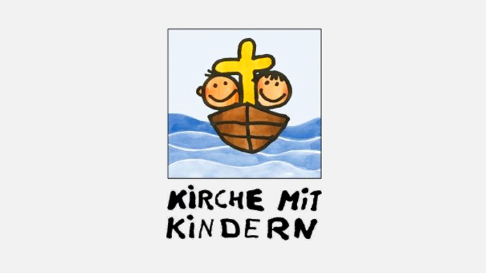 Zwei Kinder in einem Boot mit einem Kreuz, unter dem Text "Kirche mit Kindern"