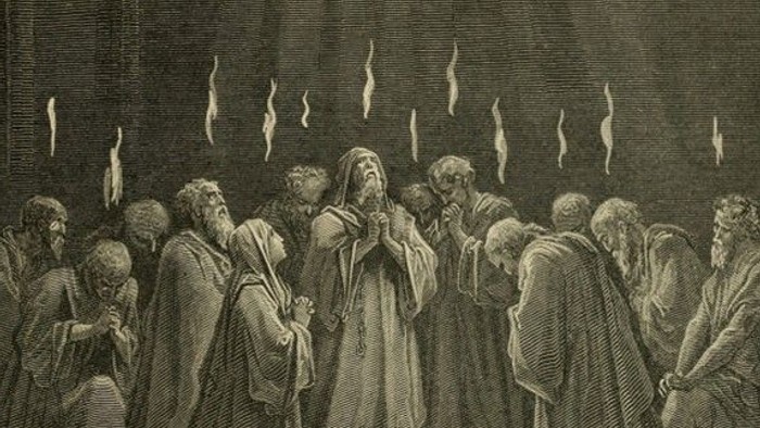 En gruppe af mennesker i oldtidsdragter samles i en mørk scene med skyggefigurer i baggrunden.