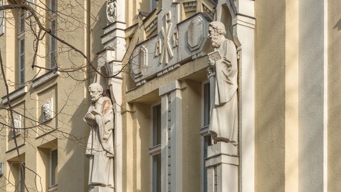 Detail der Fassade der Nikodemus-Kirche