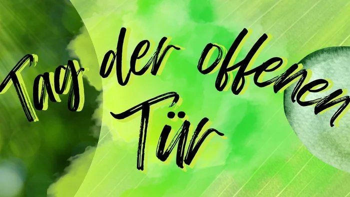Das Bild zeigt den Text "Tage der offenen Tür" auf einem grünen Hintergrund.