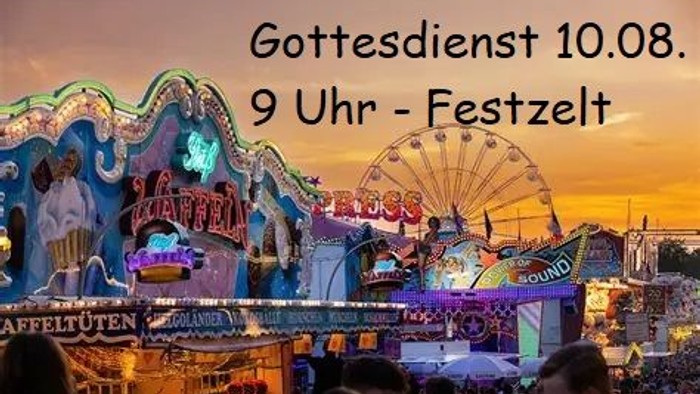 Lebendige Kirmes-Szene mit Fahrgeschäften und Menschen, Sonnenuntergangshimmel, Text: *„Gottesdienst 10.08. 9 Uhr – Festzelt“*