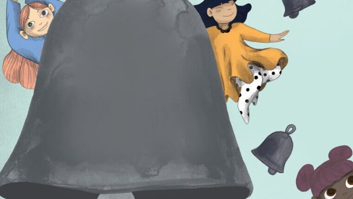 Børn spiller med tøj og legetøj på gulvet