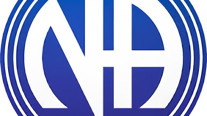 Navy logo med store bogstaver "ND" i blå og hvid.