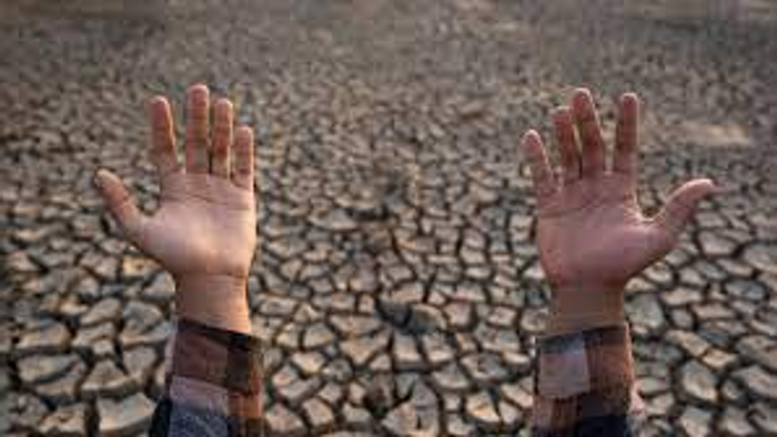 To hands udstrakte på sten.