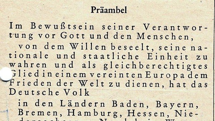 Das Dokument beschreibt die Gründung der Bundesrepublik Deutschland und die Bedeutung der deutschen Volkskultur.