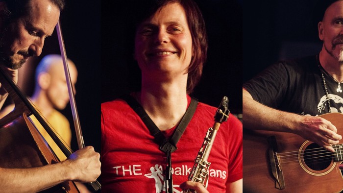 Drei Musiker spielen verschiedene Instrumente, eine Frau mit Geige, eine Frau mit Klarinette und ein Mann mit Gitarre