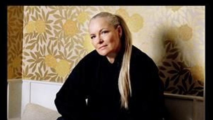 Sis Fenger optræder live i 2023