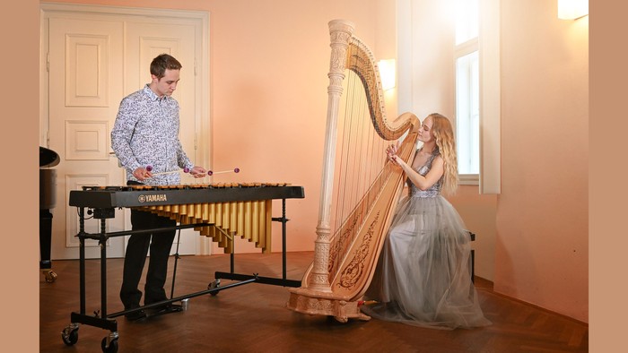 Geschwisterduo Ladislav Bilan (Vibraphon) und Adéla Bilanová (Harfe)