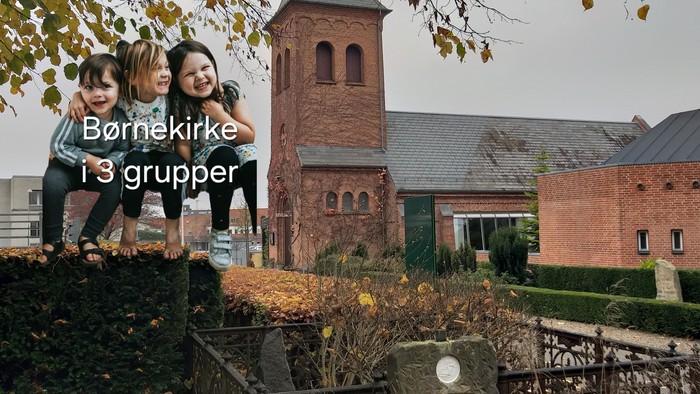 To børn på kirkegård foran kirke