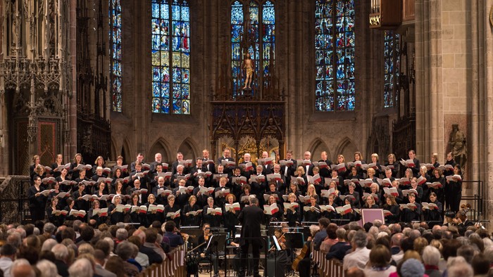 Großer Kirchenchor singt vor großem Publikum