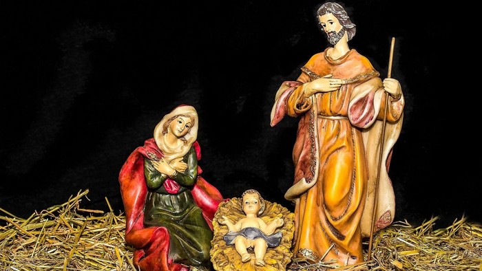 Julekrybbe med Maria, Josef og lille Jesus.