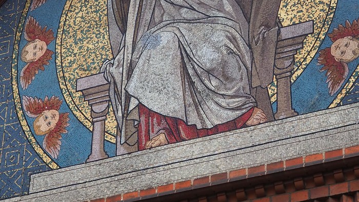 Jesus-Mosaik über dem Portal der Evangelischen Immanuelkirche Berlin Prenzlauer Berg