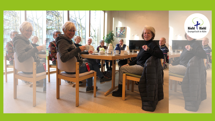 Senioren sitzen in einem hellen Raum und nutzen Computer.