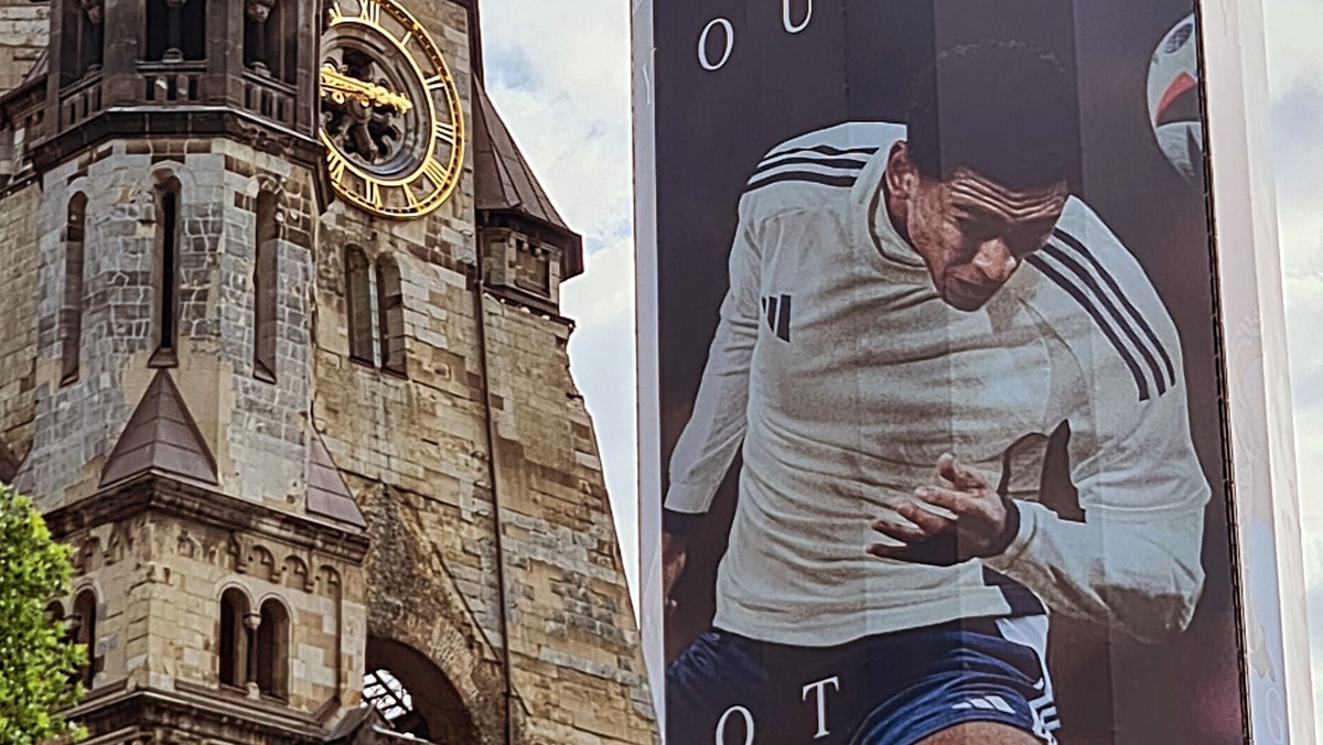 Foto Fußball_Kirche.jpg