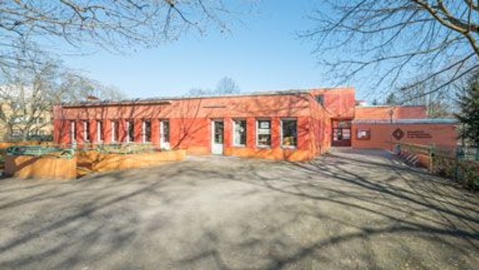 Außenansicht des Familienzentrums Apfelsinenkirche