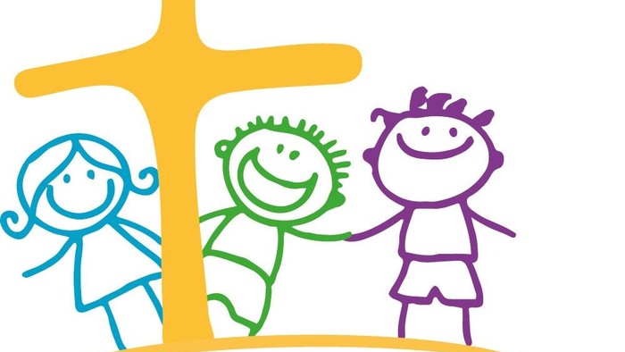 Drei Kinder stehen vor einem gelben Kreuz, darunter steht