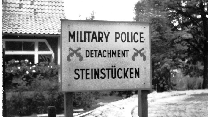 Militärpolizei-Detachment Steinstücken-Schild