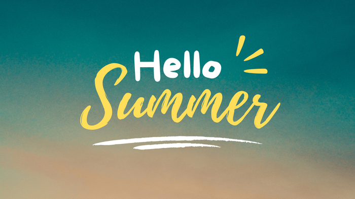 Sonnenuntergang mit dem Text *„Hello Summer“*