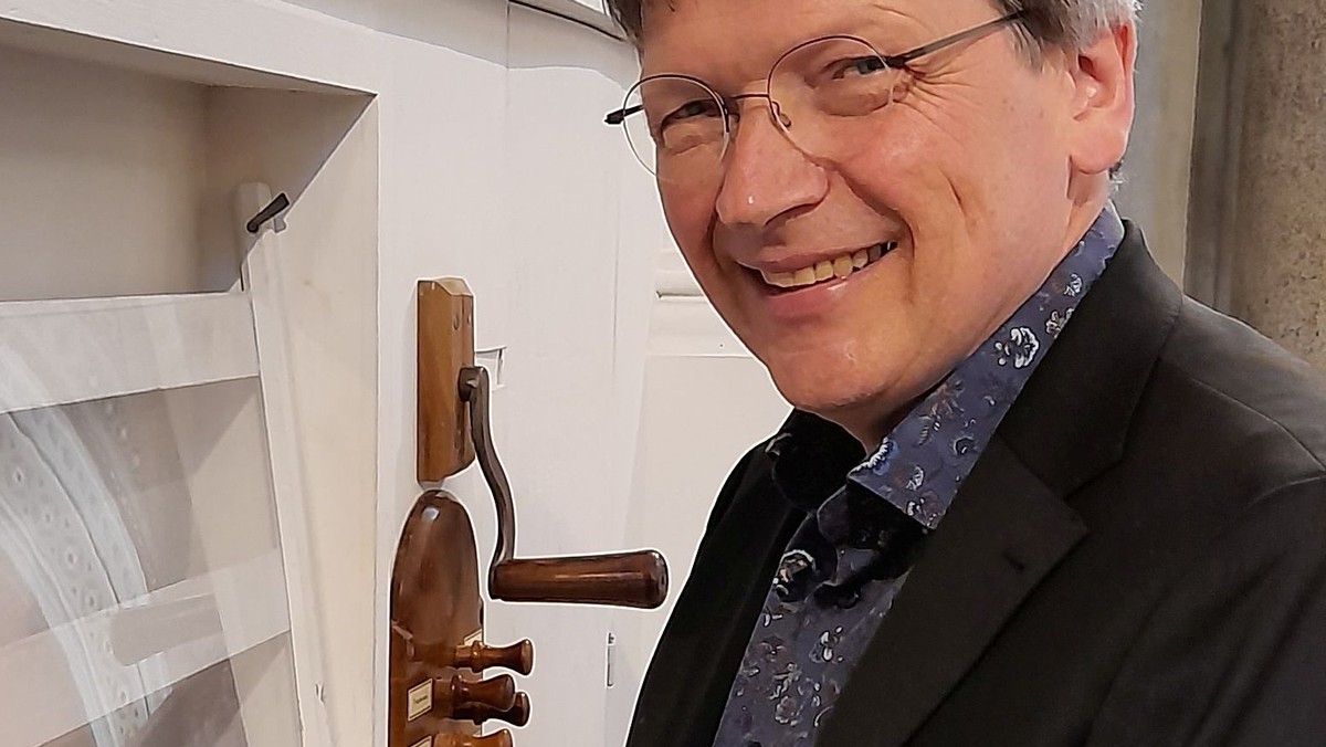 Portrait_Emilius_2024_mitOrgel.jpg